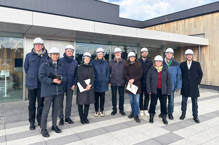 Mirei Isaka, Head of the Hydrogen Department at NEDO, guided the German delegation across the FH2R site.