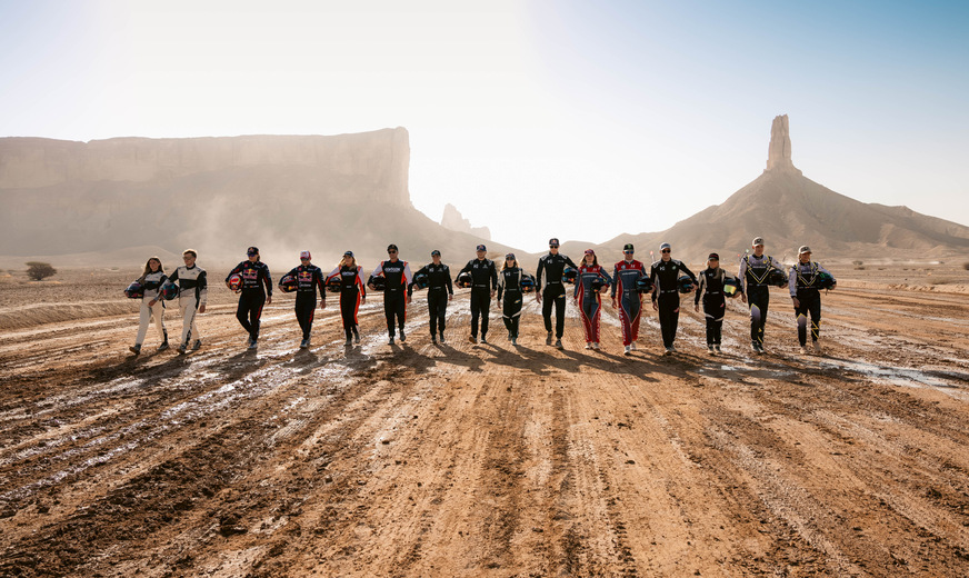 Bottom: Eight mixed teams of 16 drivers competed in the first Extreme H motorsport event. 
