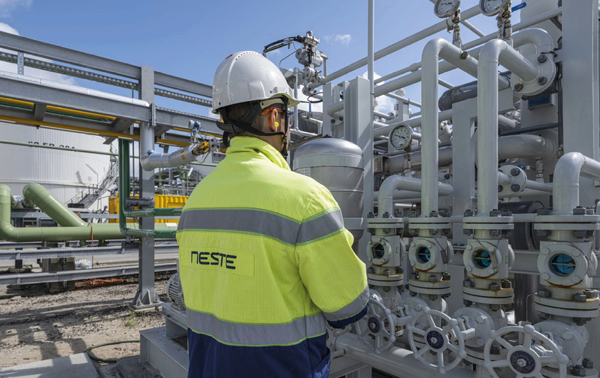 The high-temperature electrolysis system has been integrated into the processes of the Neste refinery in Rotterdam.