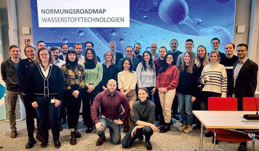 Project meeting for the standardization roadmap for hydrogen.