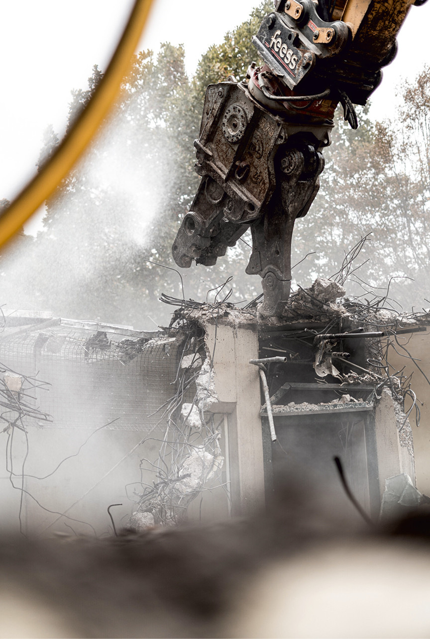 A seventy-tonne crusher in use during demolition. For such heavyweights, hydrogen engines could be a solution – from a technical point of view.