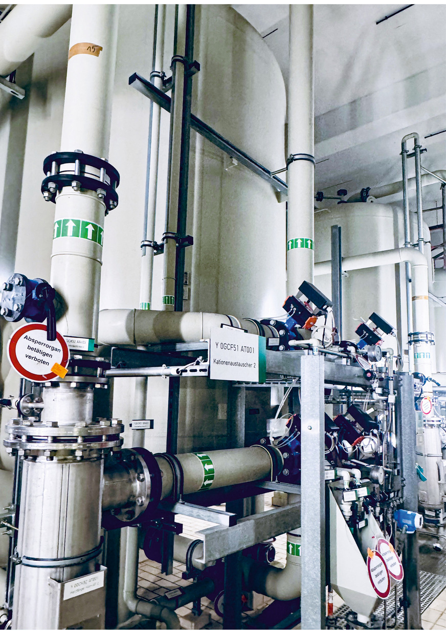 The cation exchanger is part of the water treatment plant. Elbe water will later be converted into high-purity water for the electrolyser there.&nbsp;