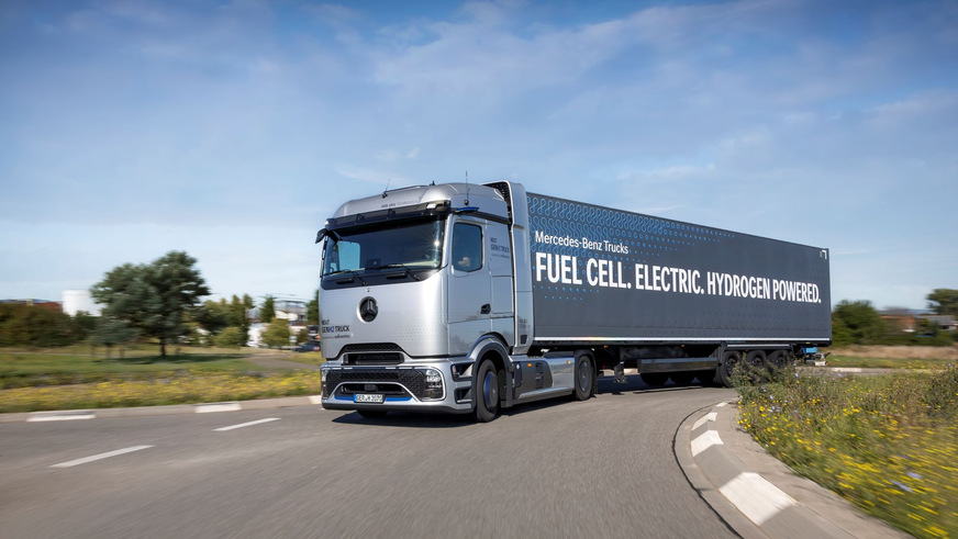 From the end of 2026, the FC truck is to be deployed in a small series of 100 vehicles for long-distance transport by customers.