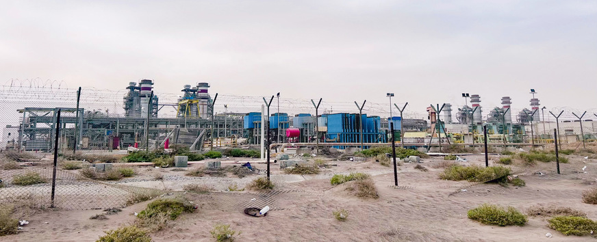Desalinated seawater is needed for the production of green hydrogen – as supplied by numerous plants along the Omani coast, including the desalination plant in Barka, around an hour west of Muscat.