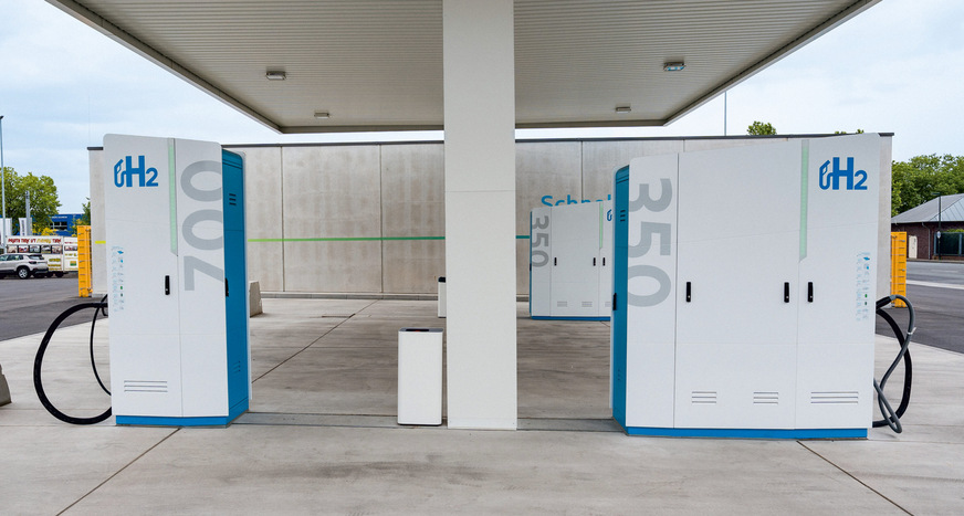 The hydrogen refuelling station in Düsseldorf on Höherweg is suitable for refuelling at 350 and 700 bar.
