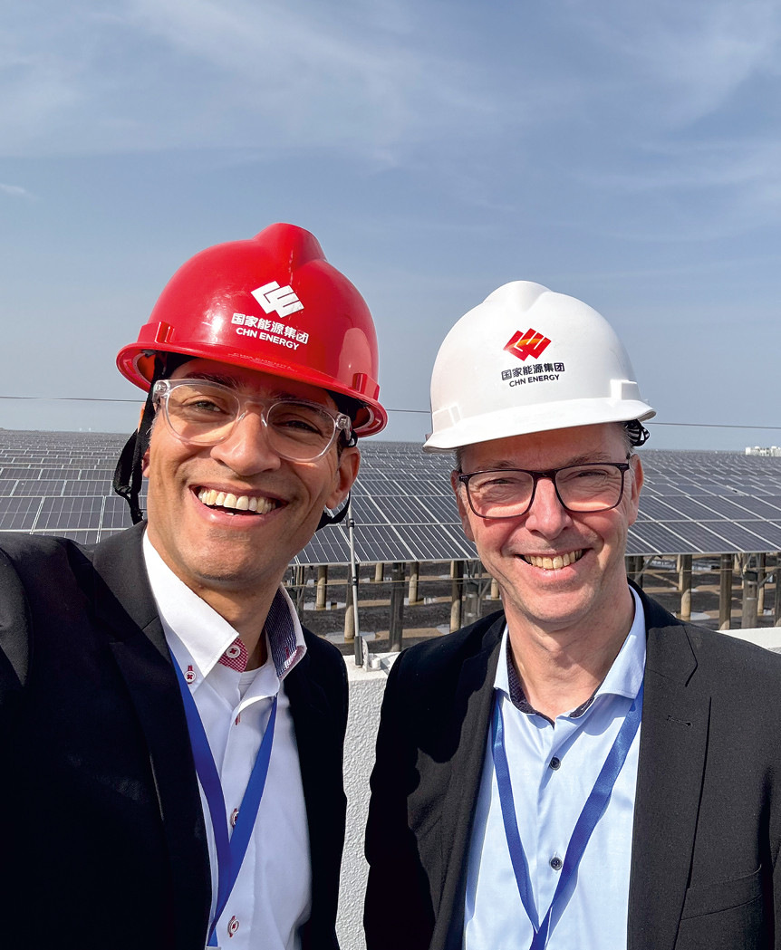 Steven Oji and Dr. Björn Lüssow in front of the PV plant in Rudong.
