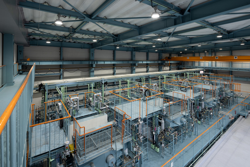 Alcaline water electrolysis at Asahi Kasei´s plant in the city of Kawasaki. The four modules with 0,75 MW consist of ten stacked electrolysis cells with an electrode area of 2.7 m² each.&nbsp;