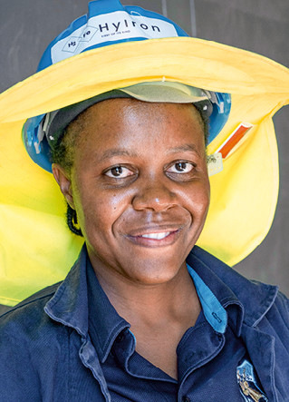 Hyiron project engineer Kandetu Vetuamuje explains how the hydrogen becomes water again during iron reduction, allowing the pilot plant to get by on just 3 m³ of fresh water per day.