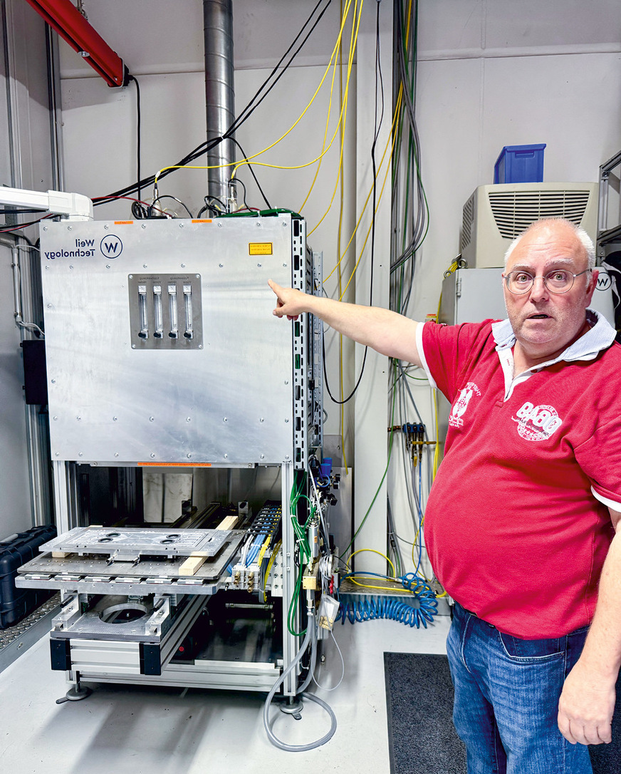 Renewable energies manager Thomas Frey explains the machines and processes in the technology center.