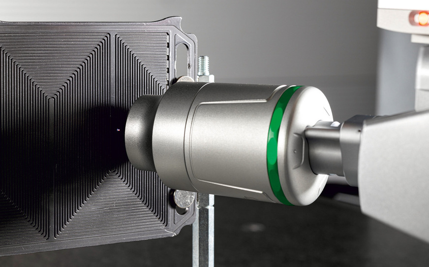 The white-light sensor captures the flow field structure of the bipolar plate with a small spot of light.