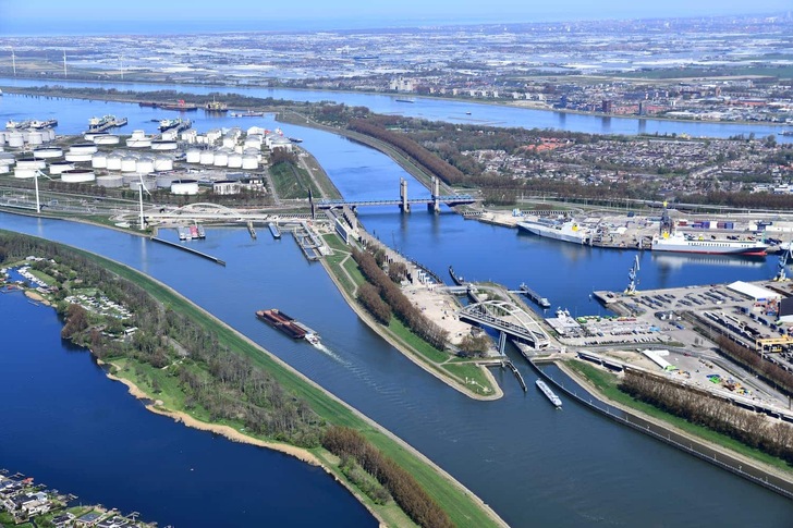port authority’s plans a new 25-mile hydrogen pipeline, © Rotterdam Hafen
