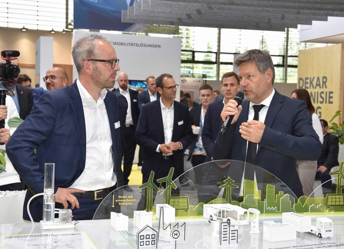 German economic minister Robert Habeck conversing with Ove Petersen, managing director of GP Joule