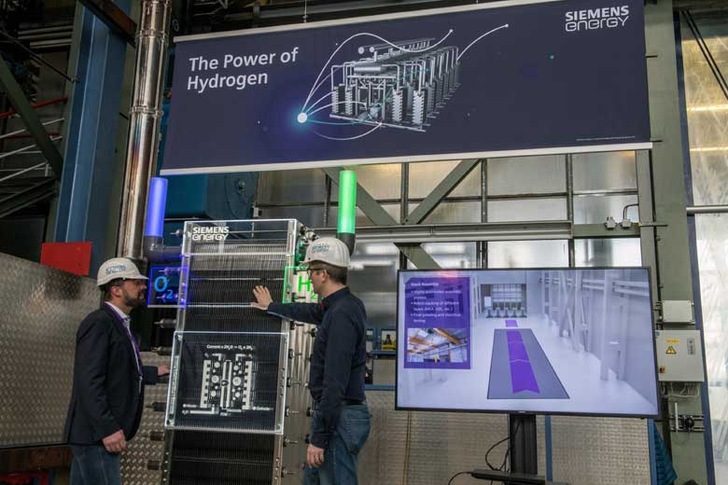 Thomas Bagus (left) will manage the industrial production in Berlin, © Siemens Energy Thomas Bagus (left) will manage the industrial production in Berlin, © Siemens Energy
