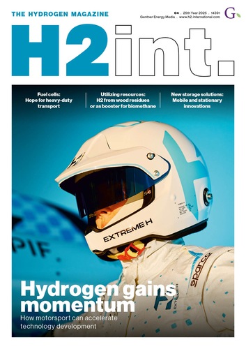 Ein Motorsportler in weißem Helm und Anzug; die Schlagzeile lautet "Wasserstoff gewinnt an Fahrt".