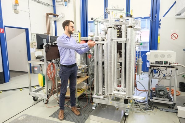 5-Empa-Reaktor-mit-Florian-Kiefe-kleinr