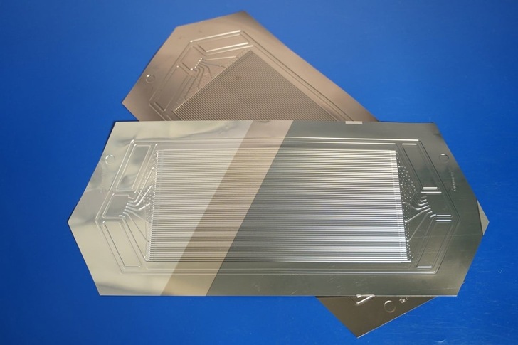 Coated bipolar plate - © Fraunhofer FEP, Finn Hoyer