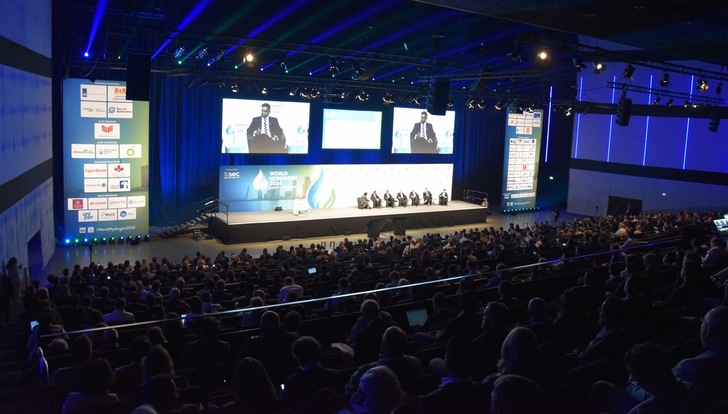 Large forum at the summit and …