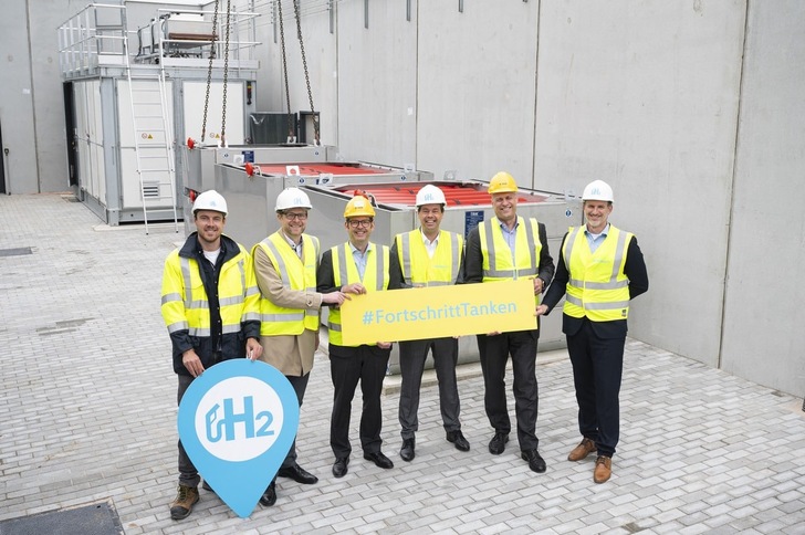 Construction site in Frankenthal – P. Kröger and M. Jüngel, H2 Mobility; T. Hezel, BASF; N. Meyer, Oberbürgermeister Frankenthal; D. Fanelsa, BASF; S. Rößler, Metropolregion Rhein-Neckar (from left to right) - © BASF
