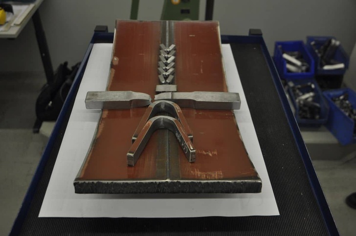 Insight into the material testing laboratory: A part of an H2 line with sampling according to the appropriate tests