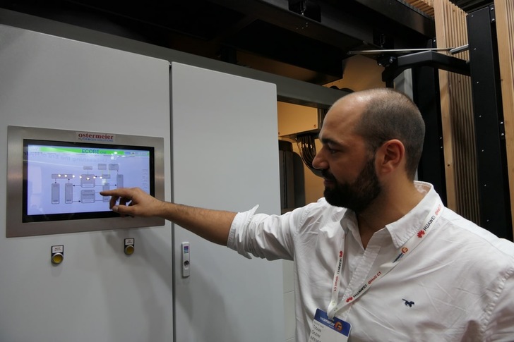 The Ecore One can be operated via the EMS touchscreen