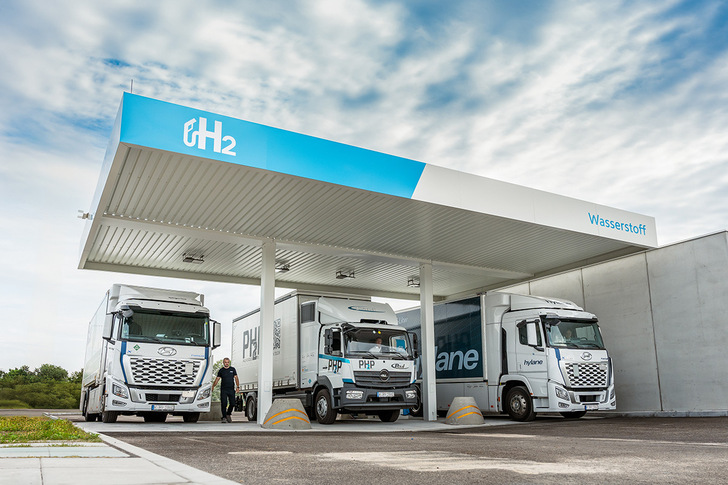 Hydrogen fueling station by H2 Mobility in the town of Frankenthal, Germany  - © H2 Mobility