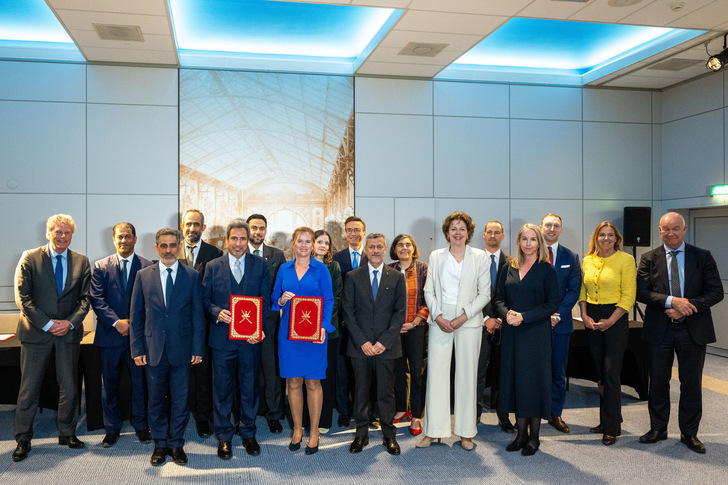 Group photo after the signing of the agreement on the hydrogen partnership. 