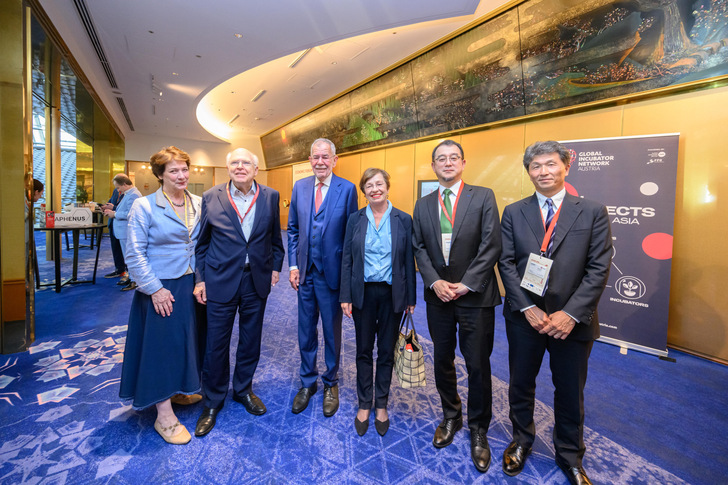 Kathryn List  (AVL Cultural Foundation), Helmut List (CEO AVL, Alexander Van der Bellen (Hofrat im Bundesdienst), Doris Schmidauer, Shigeki Mori (Division Manager Energy Business Niterra), Keiji Suzuki (Executive Officer Niterra)