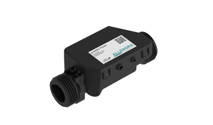 Gerne! Hier ist ein optimierter Alt-Text für das Bild – zugeschnitten auf die B2B-Zielgruppe und das Fachportal: Alt-Text: Schwarzer elektronischer Durchflusssensor mit Gewindeanschlüssen und dem Label „ALLENGRA“, geeignet für präzise Durchflussmessung in Kälte- und Klimaanlagen sowie Energiemanagementsystemen. Dies beschreibt das Produkt, den Einsatzbereich und die technische Relevanz passend zur Zielgruppe von www.diekaelte.de. - © Allengra
