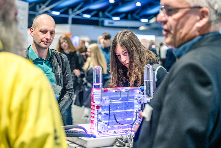 The hydrogen trade fair in Düren helps make the gas more tangible. 
