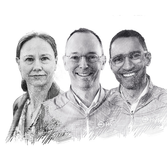 From left: Editor in chief of H2int. Eva Augsten, Hyfindr founders and CEOs Dr. Björn Lüssow and Steven Oji. 