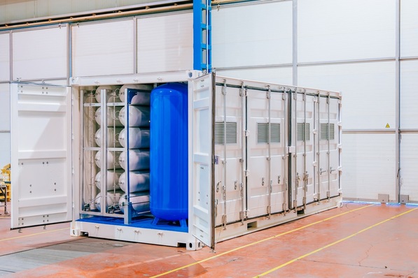 pic. special stations that can supply 120 fuel cell forklifts per day, © Calvera