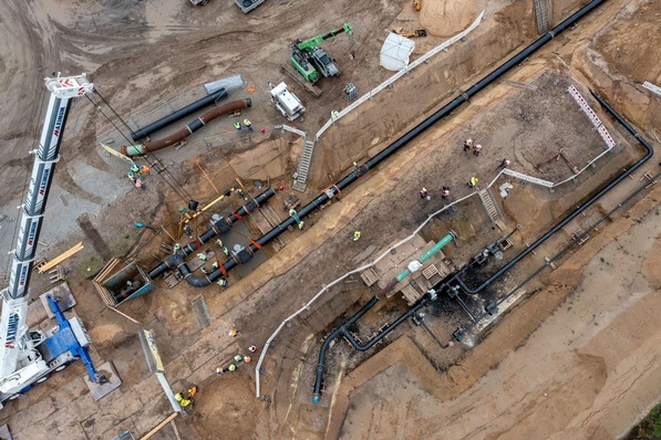 Installation of the pig launching station at Ontras' Bad Lauchstädt energy park in November 2023. The pig launching station allows intelligent measuring probes to be inserted into the lines during operation. The grid section is scheduled to go into operation this year.