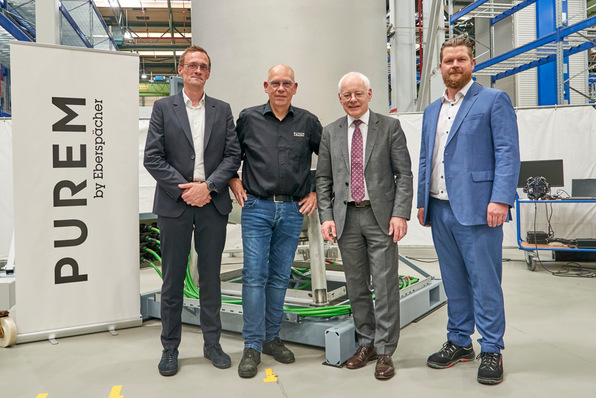 Presentation of the first SOEC pressure vessels at the Eberspächer plant in Neunkirchen, Germany. Pictured (from left to right): Kim Hedegaard (Topsoe), Ralf Bickel (Purem by Eberspächer Neunkirchen), Jürgen Barke (Minister for Economic Affairs of the Federal State of Saarland), and Benjamin Brenkel (Purem by Eberspächer).