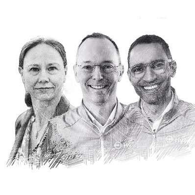 From left: Editor in chief of H2int. Eva Augsten, Hyfindr founders and CEOs Dr. Björn Lüssow and Steven Oji. 