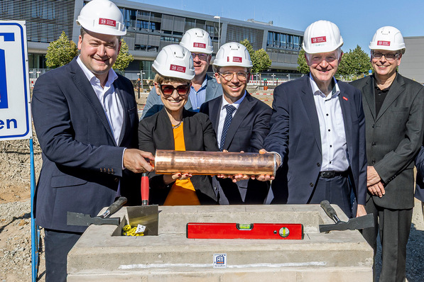Thorsten Kornblum (Mayor, City of Braunschweig), Angela Ittel (President, TU Braunschweig), Falko Mohrs (Minister for Science and Culture of the Federal State of Lower Saxony), Prof. Arno Kwade (BLB+, TU Braunschweig), and Torsten Markgräfe (Head of Facility Management, TU Braunschweig).