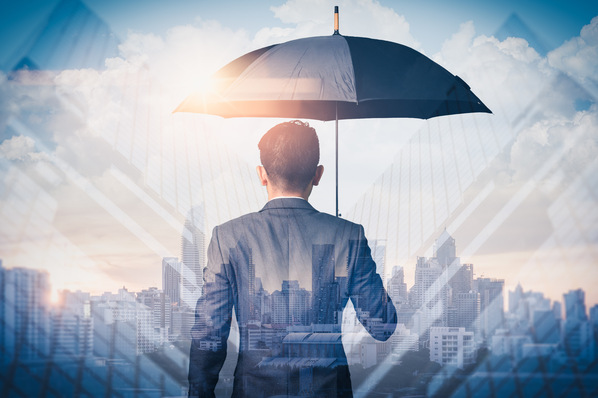 Insurance can provide a protective shield against a wide range of risks – which ones are worthwhile remains to be seen in the hydrogen economy. (AI illustration)