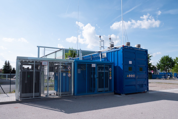 Since the original test bench is too large, a scaled-down model will be on display in Hamburg.