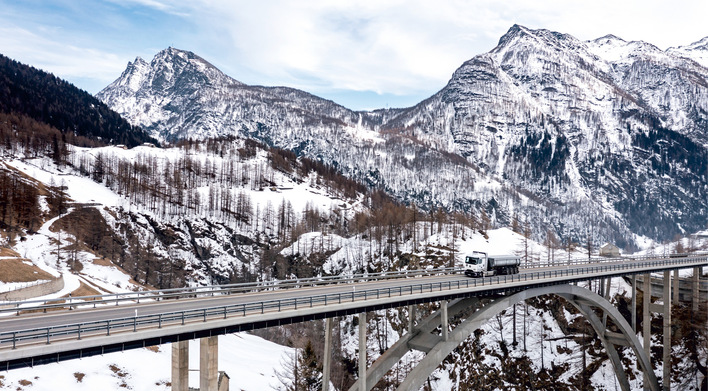 Winter testing of the Mercedes-Benz GenH2 Truck in Switzerland  ©  Daimler Truck