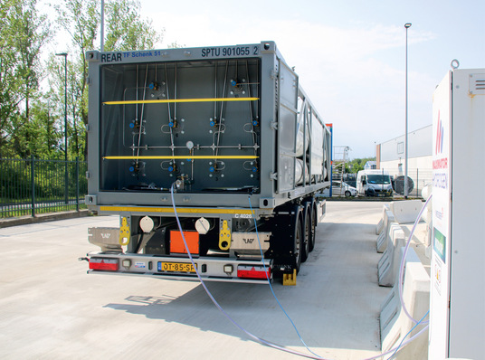 Delivery to REVG by trailer – currently at 200 bar, in the future at 380 bar.