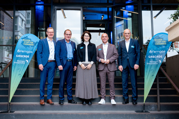From left to right: Ulrich Benterbusch (GASCADE), Tilo Kummer (Minister for Energy of the Federal State of Thuringia), Antje Dimitrovici (Ferngas), Andreas Horn (Mayor of Erfurt), Ulf Unger (TEN).