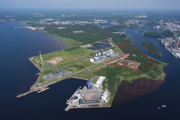 In the aerial photo of Vihreäsaari, the dashed area marks the planning reserve for the industrial operator – an area of about 17 hectares. 