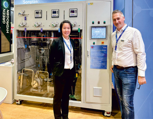 Representatives of Sonplas and Zhejiang Filter, who are now cooperating in the field of electrolysis.
