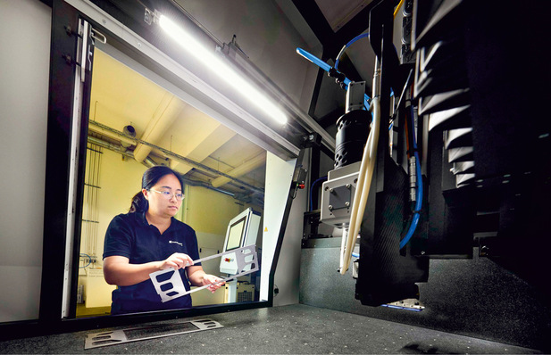 Zhiheng Ye, doc. candidate at Fraunhofer ILT, works on new technologies for electrolysers without precious metals.