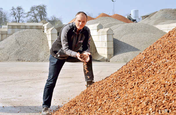 Currently sees little financial leeway for alternative drives in construction machinery: demolition waste recycler and environmental pioneer Walter Feess in Kirchheim/Teck.