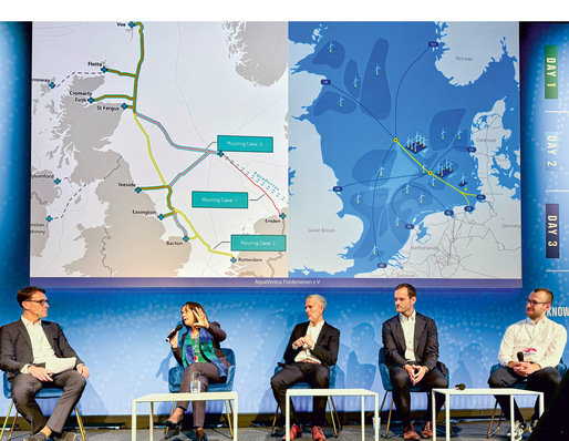 Robert Seehawer (left) moderates a panel discussion on H2 production in the North Sea at the  “ Hydrogen Technology World Expo. ”