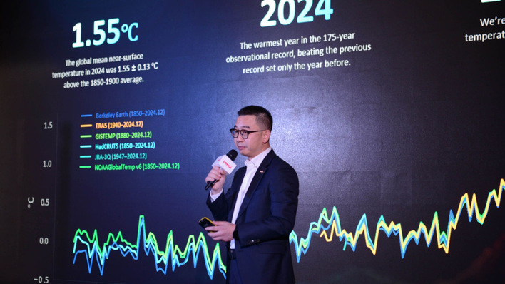 Dennis She, Vice President of Longi, presented the ‘Stability Triangle’ energy concept in London.