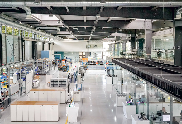 View of the factory floor with the Systemhaus facilities