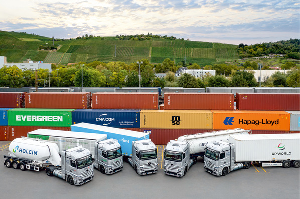 Five Daimler GenH2 hydrogen trucks have been shuttling for around one and a half years in the regions between the two currently available liquid H2 refueling stations in Duisburg and Wörth am Rhein.