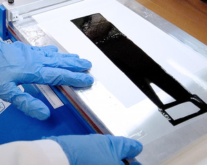 At Fraunhofer IAP, iridium-reduced catalysts are formulated into inks and processed into electrodes for use in PEM electrolyzers.