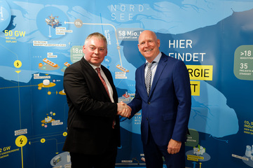 Ted Lomond, President & CEO of North Atlantic, and Paul van Gelder, CEO of HES International, after signing the Memorandum of Understanding.